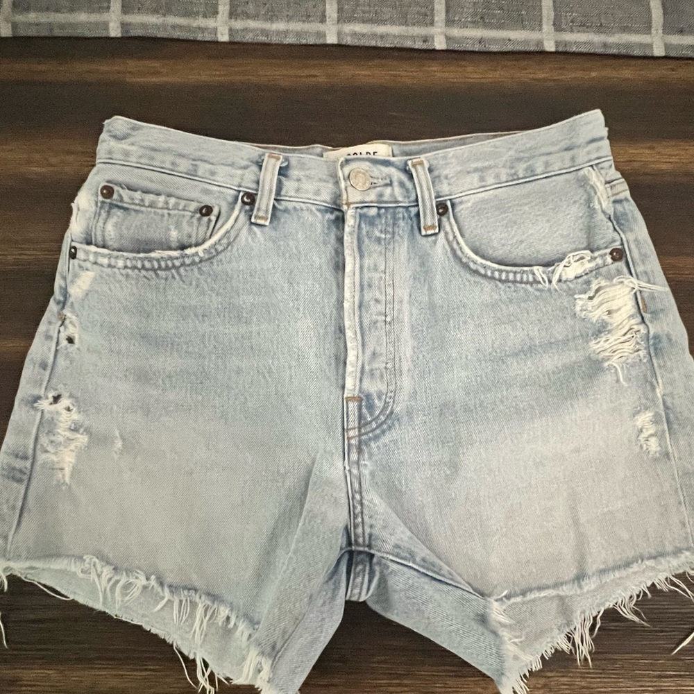 AGolde Parker Long Shorts in Swap Meet. Button fly denim cut offs. Size 25 - Picture 5 of 7